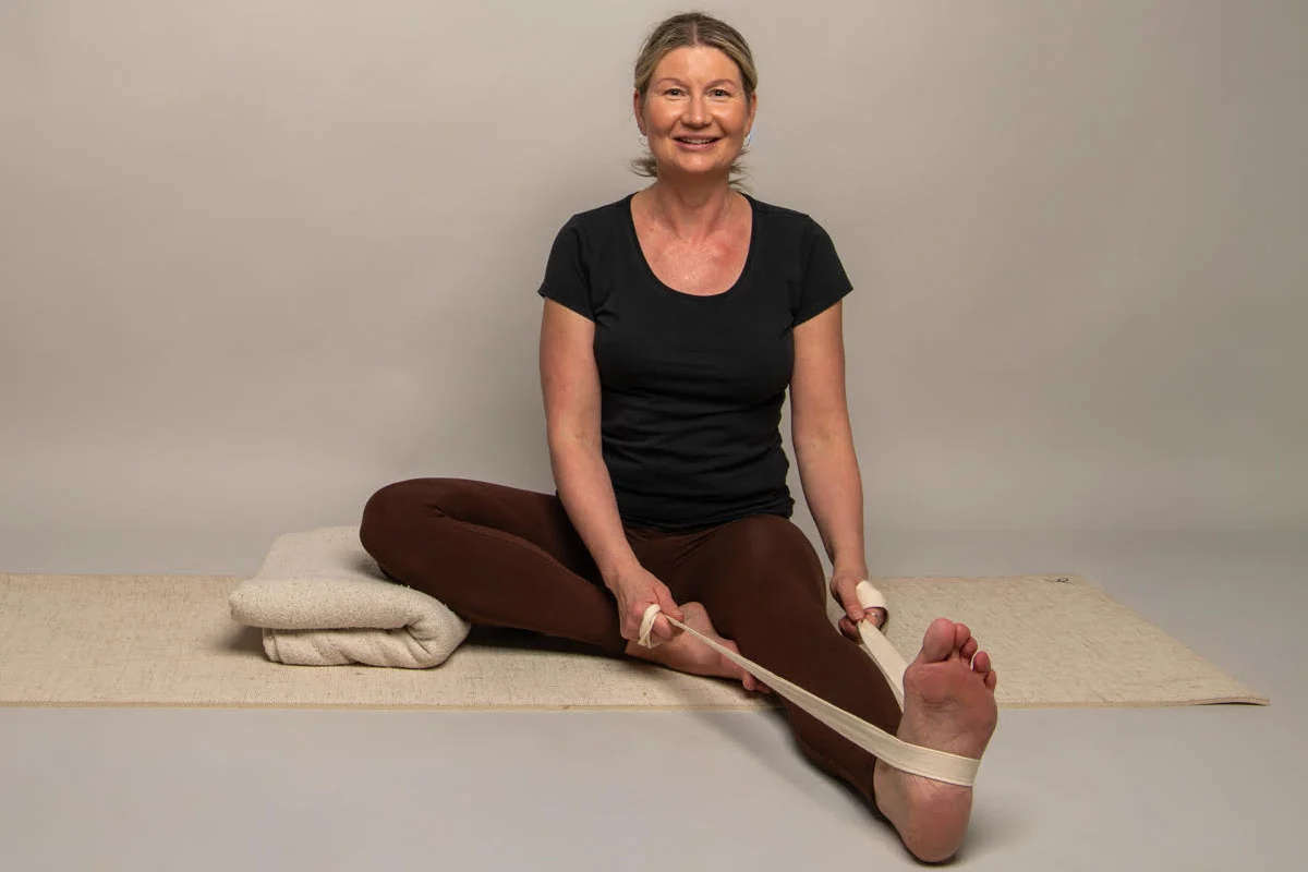 Yogapositionen Halvfjärilen